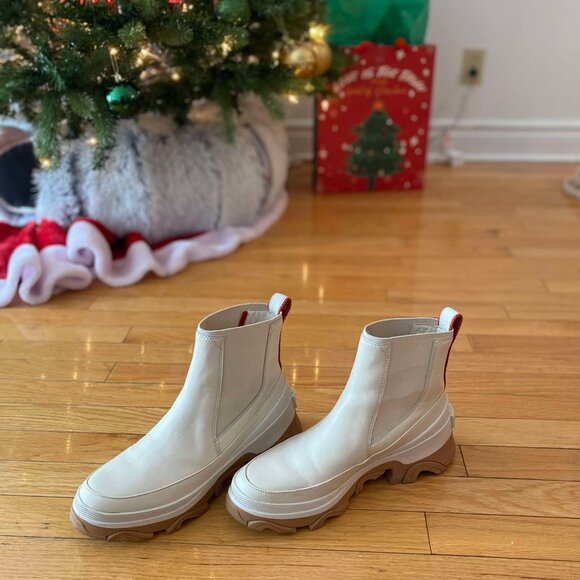 SUPER CUTE Sorel boots, worn only 3 times! - Picture 4 of 4